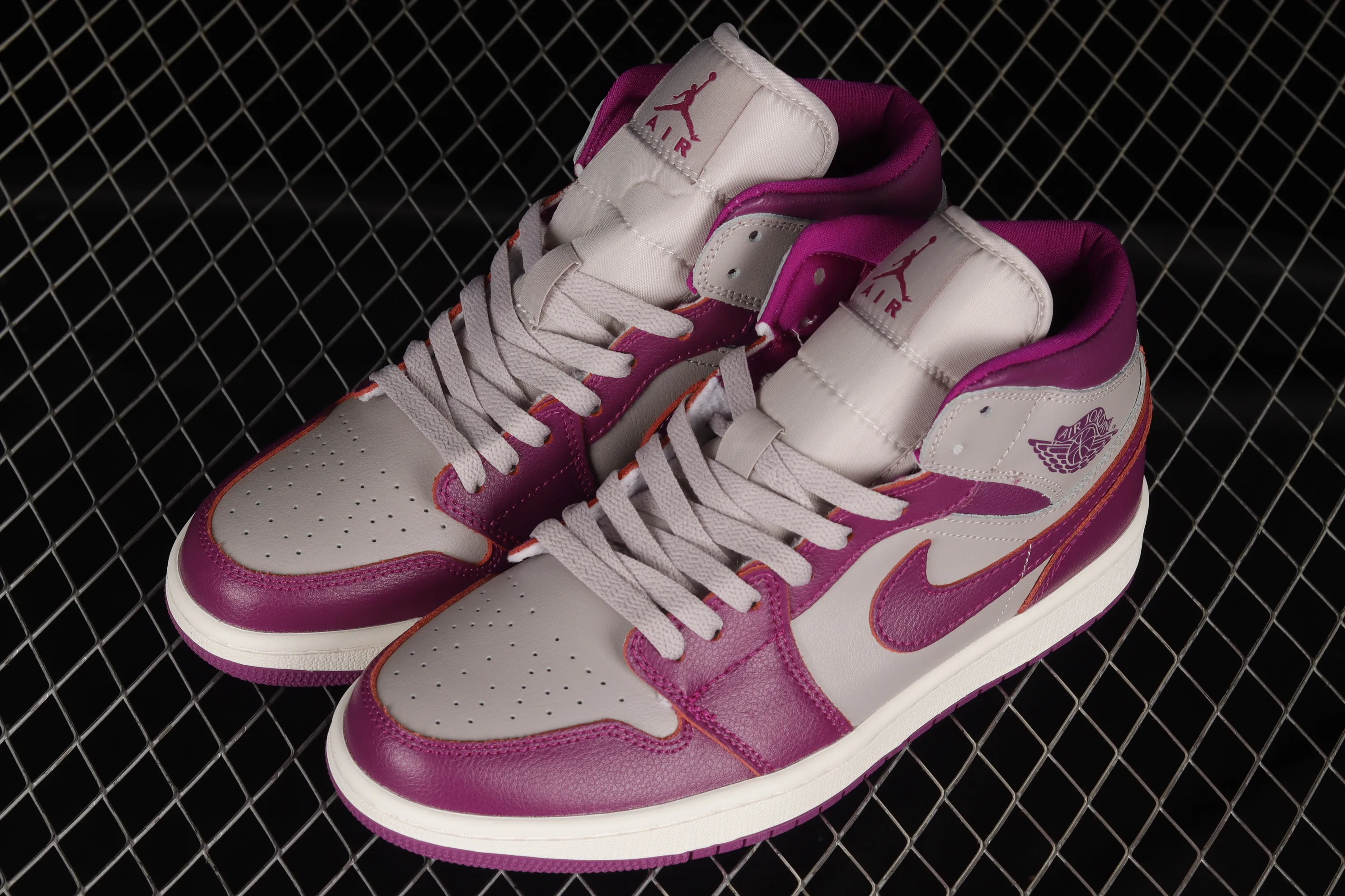 All categories Air Jordan Jordan series basketball shoes Air Jordan 1 Mid Air Jordan 1 Mid "Magenta" AJ1 Joe 1 gray purple toe BQ6472-501